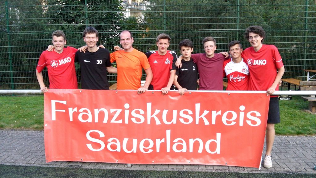 Gruppenbild des Franziskuskreis Sauerland FKS beim zweiten Oene Cup des SV Oberelspe in Lennestadt 2015