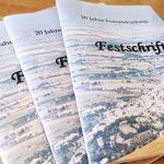 Drei Ausgaben der Festschrift zum Jubiläum "20 Jahre Franziskuskreis"